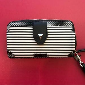 Madison Tech Wallet Black Cream Cell Phone Case